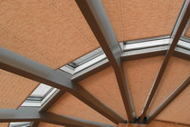 Натяжные шторы плиссе треугольной формы для остеклённого потолка